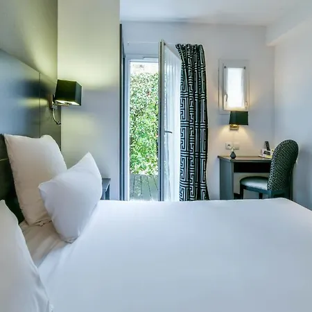 Logis & Restaurant La Bleue Cambo-les-Bains