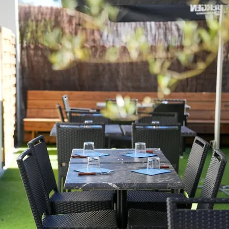 Logis & Restaurant La Bleue Hotel Cambo-les-Bains