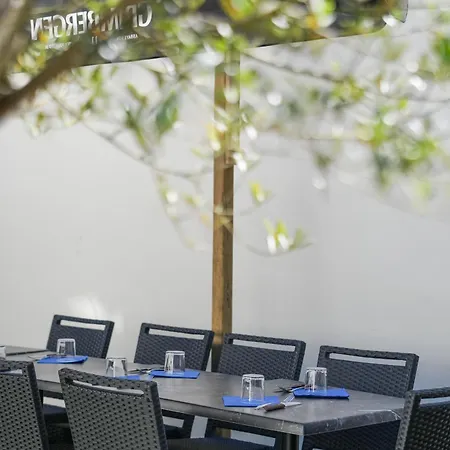 Logis & Restaurant La Bleue Hotel Cambo-les-Bains