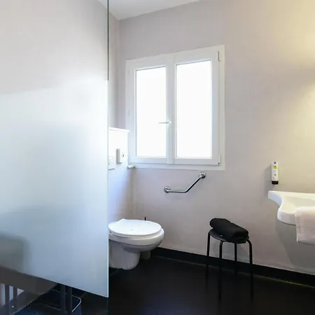 Logis & Restaurant La Bleue 3* カンボ・レ・バン