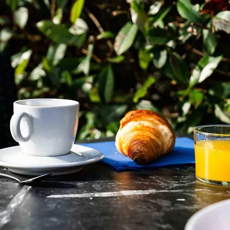 Logis & Restaurant La Bleue 3* Камбо-ле-Бен