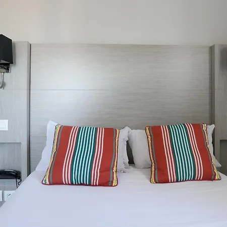 Отель Logis & Restaurant La Bleue 3*
