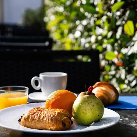 Logis & Restaurant La Bleue Hotel Cambo-les-Bains