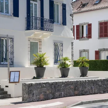 Logis & Restaurant La Bleue Hotel 3*