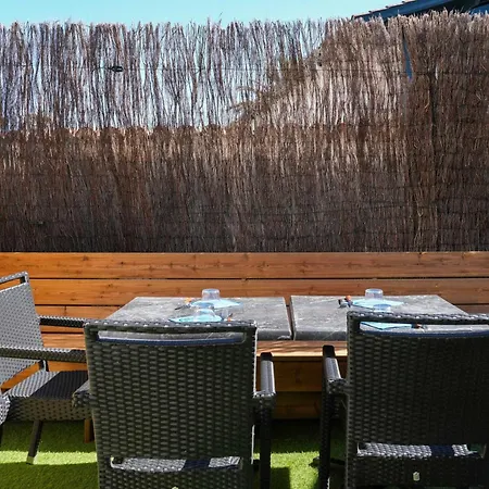 Отель Logis & Restaurant La Bleue 3*