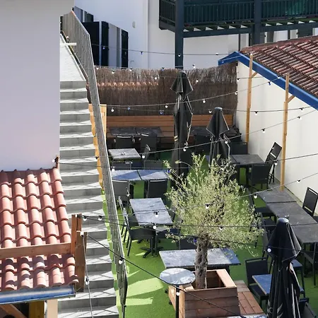 Logis & Restaurant La Bleue Отель Камбо-ле-Бен