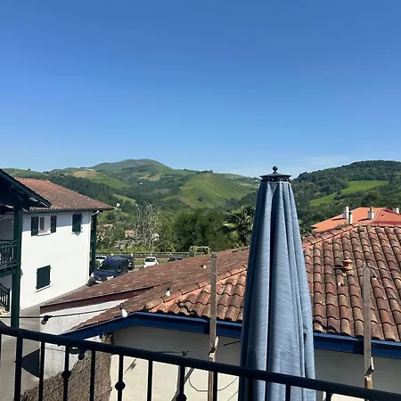 Отель Logis & Restaurant La Bleue 3*