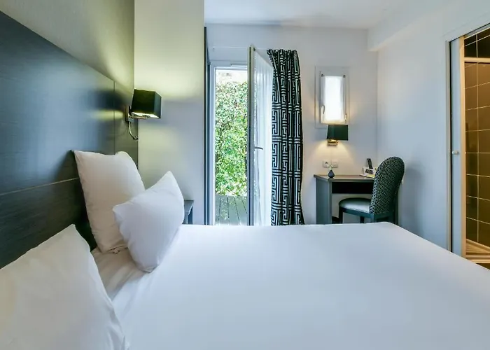 Logis & Restaurant La Bleue Cambo-les-Bains