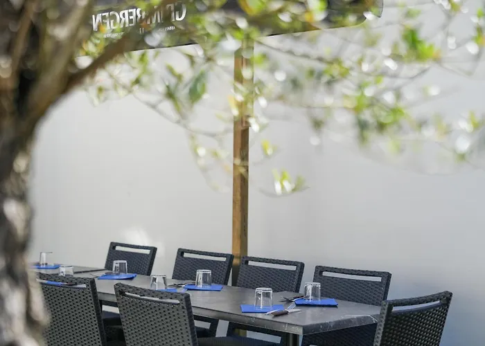 Logis & Restaurant La Bleue Hotel Cambo-les-Bains