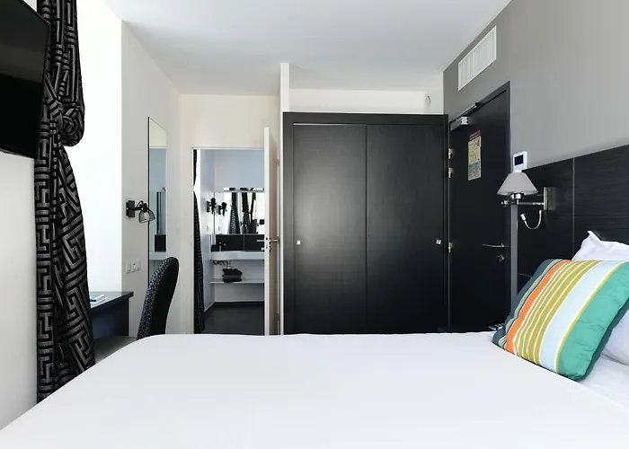 Logis & Restaurant La Bleue Hotel Cambo-les-Bains