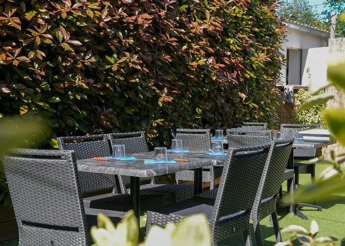 Hotel Logis & Restaurant La Bleue