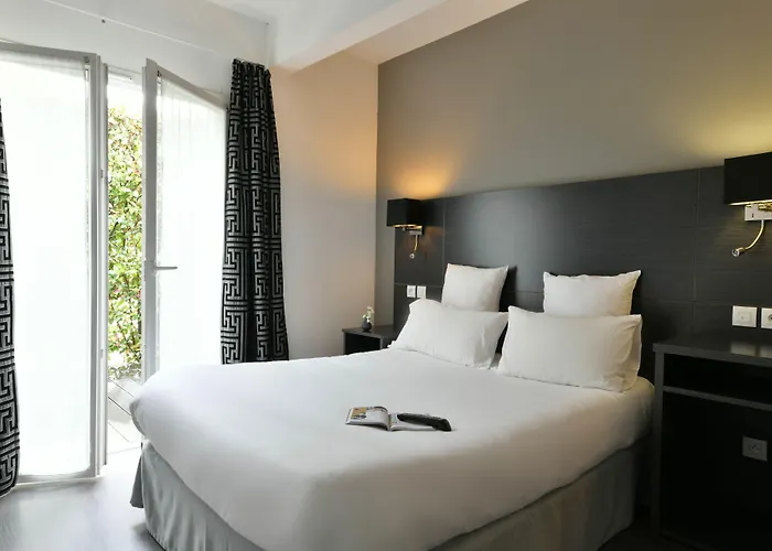 Hotel Logis & Restaurant La Bleue 3*