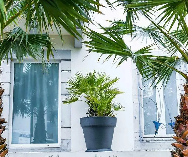 Logis & Restaurant La Bleue Hotel 3*